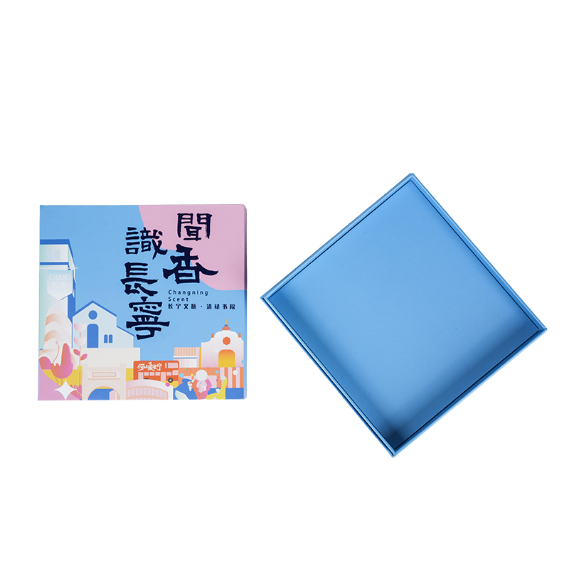 صندوق موسيقى دوار على شكل كتاب صلب بطابع احتفالي