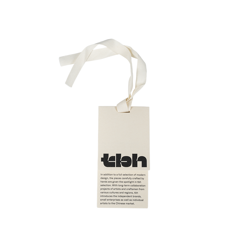 علامات تعليق من الورق المقوى الأبيض مزدوجة الطبقة لتغليف الملابس