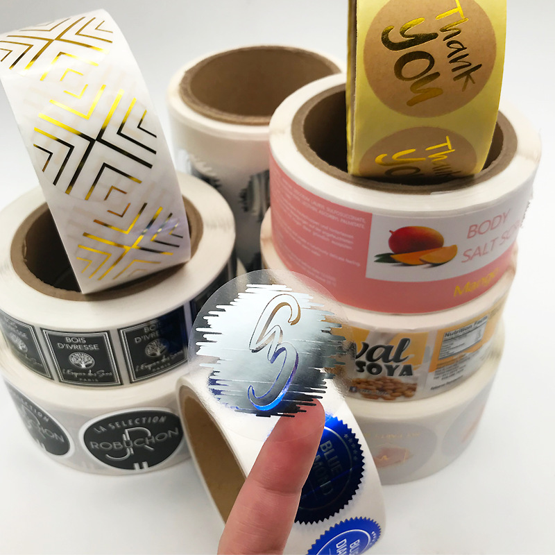 ملصق لاصق من الورق المطلي