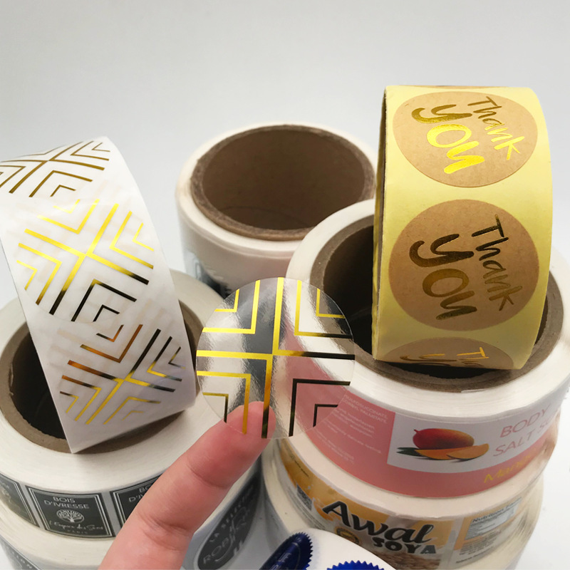 ملصق لاصق من الورق المطلي