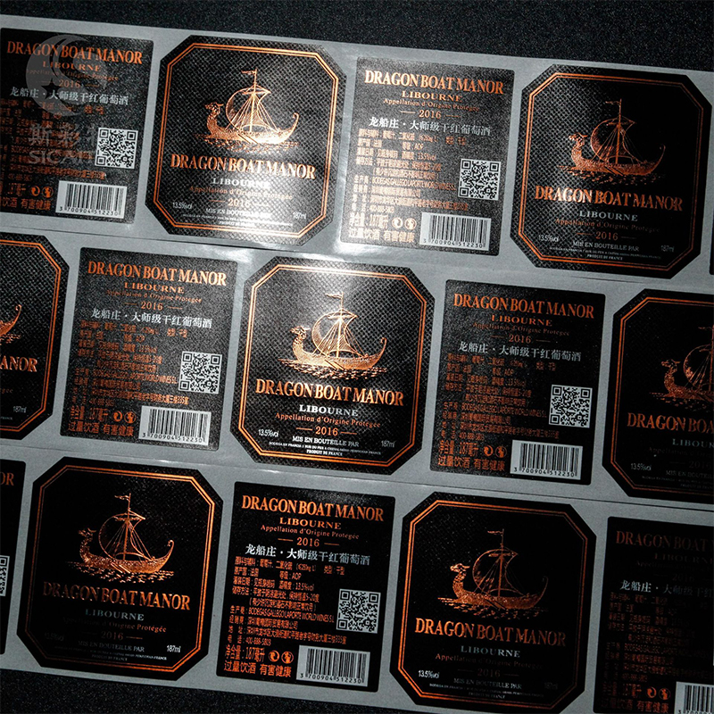 ملصق زجاجة نبيذ منقوش برقائق غير لامعة