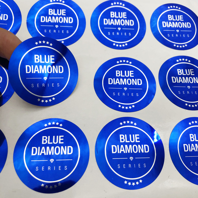 ملصق زجاجة نبيذ منقوش برقائق غير لامعة