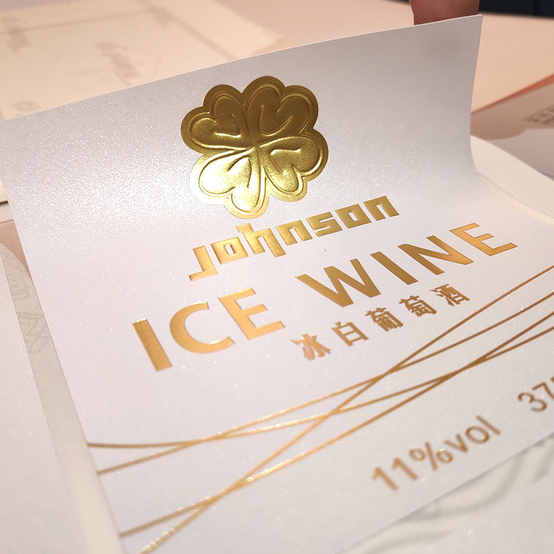 ملصق زجاجة نبيذ منقوش برقائق غير لامعة